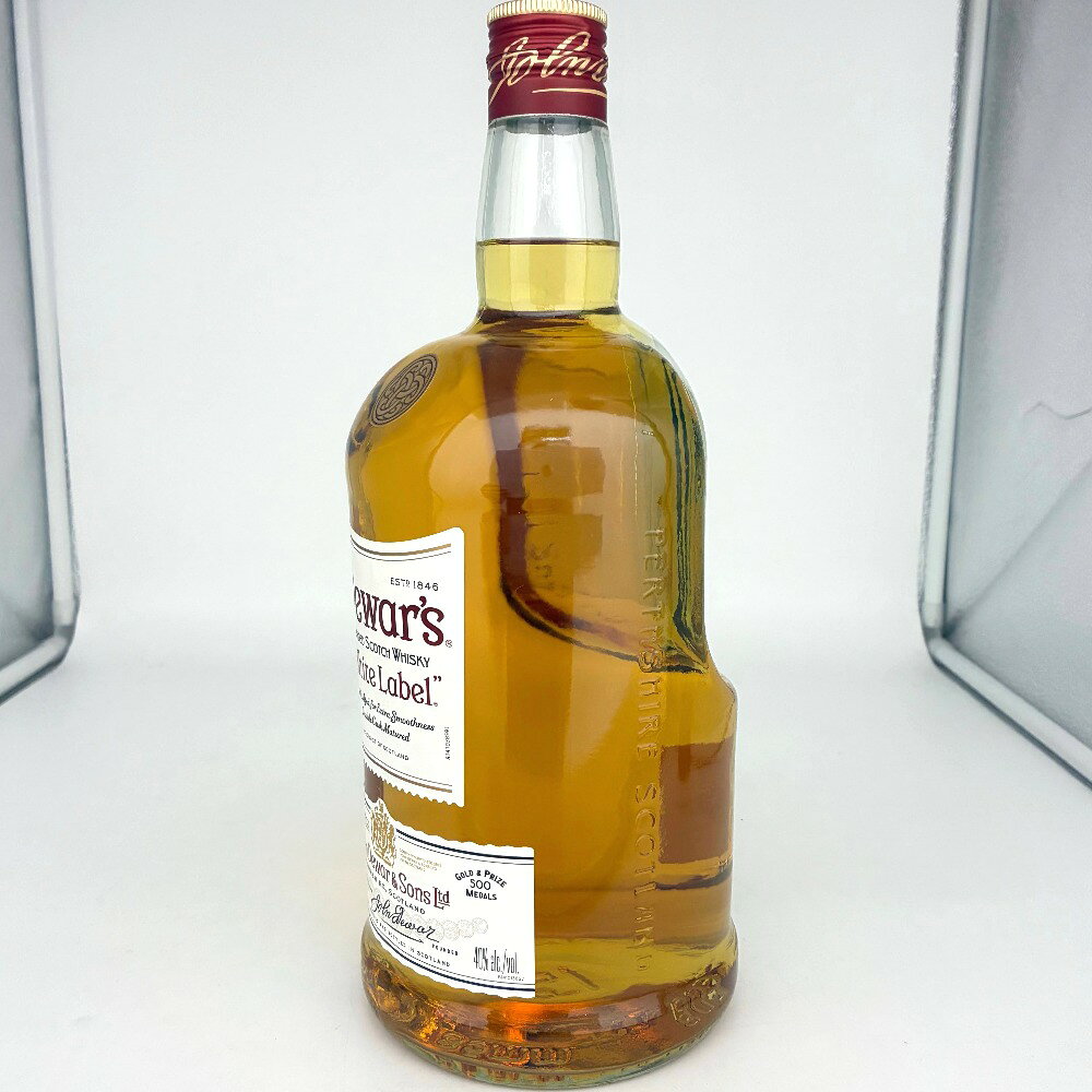 ココロード 楽天市場店のデュワーズ ホワイトラベル 1750ml ジャンボサイズ ブレンデッド スコッチ 1.75L 40% 洋酒 古酒 未開栓 Dewar’s ウイスキー【中古】｜アングル2