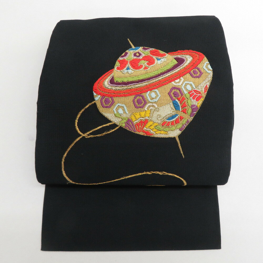 名古屋帯 刺繍入り 黒色x多色 カラフル 駒に糸車文様 お太鼓柄 正絹 カジュアル 仕立て上がり 長さ363cm【中古】