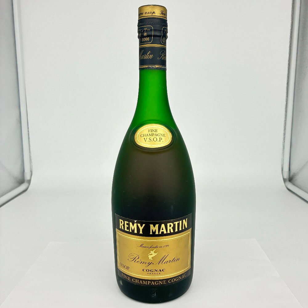 商品コードcf11702 アイテムブランデー ブランドREMY MARTIN (レミーマルタン) サイズ 液体容量700ml アルコール度数40％ 保証期間初期不良（到着から1週間）のみ 商品状態 状態ランク S：未着用品・未使用品 全体 ボトル ラベル 液量 澱の状態は良好です。 20歳以上の年齢を確認できない場合は酒類を販売いたしません。 この商品は古酒のため、沈殿物や浮遊物等が生じている場合があります。中身、コルク等の保証はできませんのでご了承ください。 画像に映っているものがすべてです