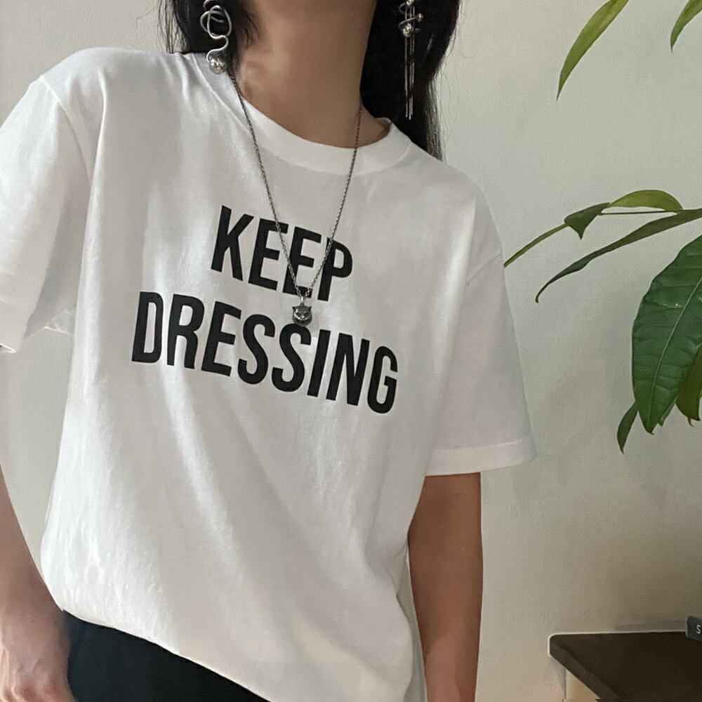 ●セール●※返品交換不可しっかり生地で長く愛用できる半袖Tシャツ。シンプルながらも着こなしのアクセントになるロゴデザイン。 ロゴt tシャツ 半袖 レディース メンズ ロゴ ゆったり ユニセックス 男女兼用 綿 コットン