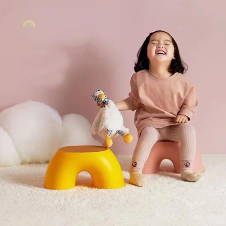 【送料無料】低い椅子 キッズスツール スツール おしゃれ ロースツール ローチェア 椅子 幼児 おしゃれ キッズ ミニスツール ベビー イス 子供用 子供イス 子供用いす キッズチェア 小さい 玄関 腰掛け 滑り止め カラフル かわいい シンプル 北欧 子供部屋 子供家具 子供 [2]