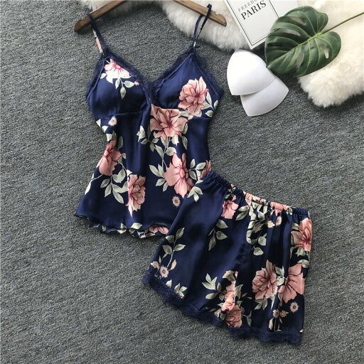 【送料無料】レディース 夏 セクシー シミュレーション シルク キャミソール 花柄 2点セット 半パンツ パジャマ 大人可愛い ママコーデ ママファッション 韓国 オルチャンファッション 人気 トレンド 新作 20代 30代 40代 カップ付き フラワー ボタニカル ルームウェア 【送料無料】レディース 夏 セクシー シミュレーション シルク キャミソール 花柄 2点セット 半パンツ パジャマ 大人可愛い ママコーデ ママファッション 韓国 オルチャンファッション 人気 トレンド 新作 20代 30代 40代 カップ付き フラワー ボタニカル ルームウェア