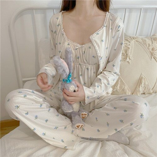 【送料無料】レディース パジャマ ナイトウェア 3点セット カーディガン+キャミソール+パンツ 小花柄 フェミニン 長袖 ウエストゴム 大人可愛い ママコーデ ママファッション 韓国 オルチャンファッション 人気 トレンド 新作 20代 30代 40代 ルームウェア セットアップ