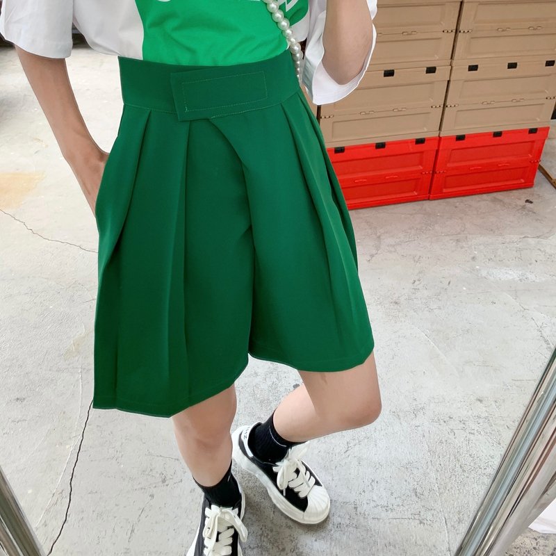 Rakuten - 【送料無料】レディース ハイウエスト ショートパンツ ハーフパンツ タック 大人可愛い ママコーデ ママファッション 韓国系 オルチャン 人気 トレンド 新作 20代 30代 40代 きれいめ レトロ シンプル お出かけ デート おしゃれ 通勤 通学 オフィス OL デイリー 普段着 ラフ