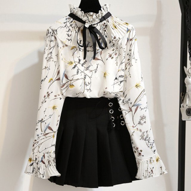 【送料無料】レディース 【セットアップ】シフォン 花柄 ブラウス ミニスカート 大人可愛い ママコーデ ママファッション 韓国 オルチャンファッション 人気 トレンド 新作 20代 30代 40代 きれいめ レトロ シンプル 定番 スタイリッシュ お出かけ デート おしゃれ 通勤 通学