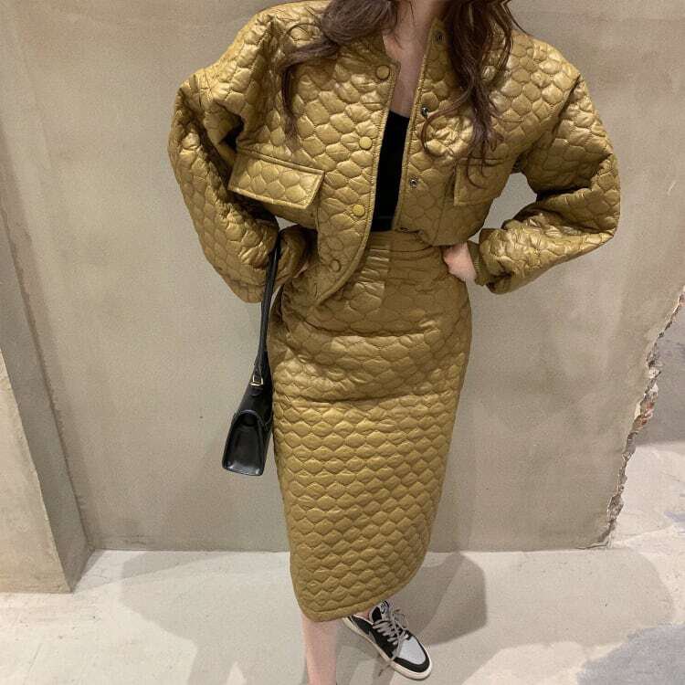 【送料無料】レディース 【セットアップ】キルティング ジャケット ミドル丈 スカート ツーピース 2カラー 大人可愛い ママコーデ ママファッション 韓国 オルチャンファッション 人気 トレンド 新作 20代 30代 40代 きれいめ レトロ シンプル 定番 スタイリッシュ お出かけ