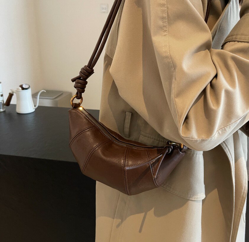 ショルダーバッグ 全3色 クロワッサンバッグ クロワッサンショルダーバッグ クロワッサン型 ショルダーバッグ 三日月型ミニショルダーバッグ ブラウン レトロ 大人可愛い 韓国 20代 30代 40代 CO5399