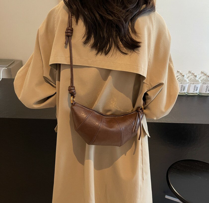 ショルダーバッグ 全3色 クロワッサンバッグ クロワッサンショルダーバッグ クロワッサン型 ショルダーバッグ 三日月型ミニショルダーバッグ ブラウン レトロ 大人可愛い 韓国 20代 30代 40代 CO5399