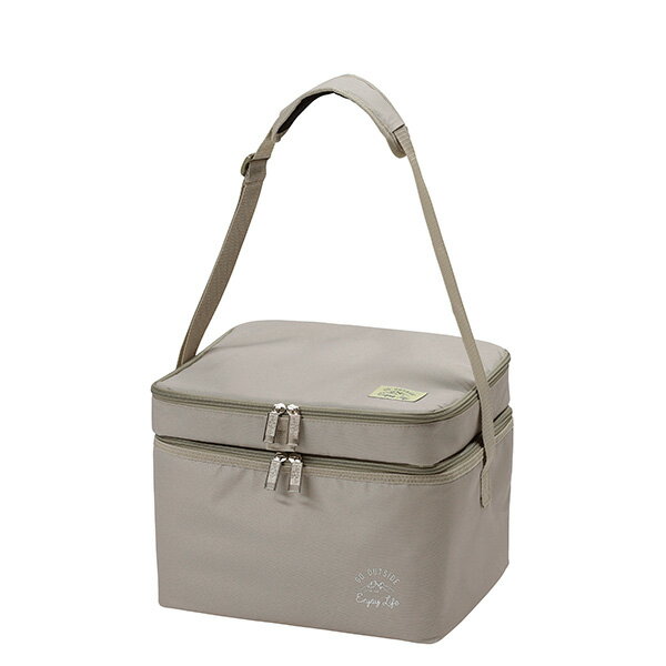 CAPTAIN STAG（キャプテンスタッグ）の一覧はこちら・2部屋（上段・下段）に入れるものを分けて使える・上下団用の中敷2枚セット・上下ともにダブルファスナーで開け閉めしやすい・メッシュポケット付・折りたたんで持ち運べる●製品サイズ（約）／310×260×250mm●製品重量（約）／500g●材質／本体表地：ポリエステル(PVCコーティング)、上段内生地：ポリエステル(PUコーティング)、下段内生地：EVA、断熱材：ポリエチレンフォーム、中敷：ポリエチレン、ベルト：ポリプロピレン●仕様／収納サイズ(約)/310×260×90mm(収納ベルト使用時)　容量(約)/上段3L、下段11L　上段：食器やお菓子等乾いたものが入る。・ゴムベルト、メッシュポケット付　下段：飲料水(500mlペットボトルが10本)や食材などの保冷するものを入れられる。　上下2層対応：2部屋(上段・下段)に入れるものを分けて使える。 上下段用の中敷2枚セット。上下ともにダブルファスナーで、開け閉めしやすい。※本製品の上段部分は保冷機能を持っておりません。メッシュポケット付：下段のメッシュポケットには保冷剤を入れて使える。●原産国／中国JANCD:4560464290776【銀行振込・コンビニ決済】等前払い決済予定のお客様へ当商品は弊社在庫品ではなく、メーカー在庫品です。在庫確認後に注文確認を行い、お支払いのお願いを送信させて頂きます。休業日、14:00以降のご注文の場合は翌営業日に上記手続きを行います。お時間が掛かる場合がございます。