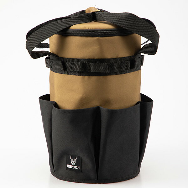 アイスマン エネポーチ(ICM-EP1) キャメルブラック　2025年モデルアイスマン エネチャージ（別売）がすっぽり入り、外側の収納ポケットに工具やアウトドアグッズを収納できます※エネチャージ（別売）とエネポーチを組み合わせた際は、椅子として利用することも可能です（耐荷重200kgをクリア）JANCD:4534587785983