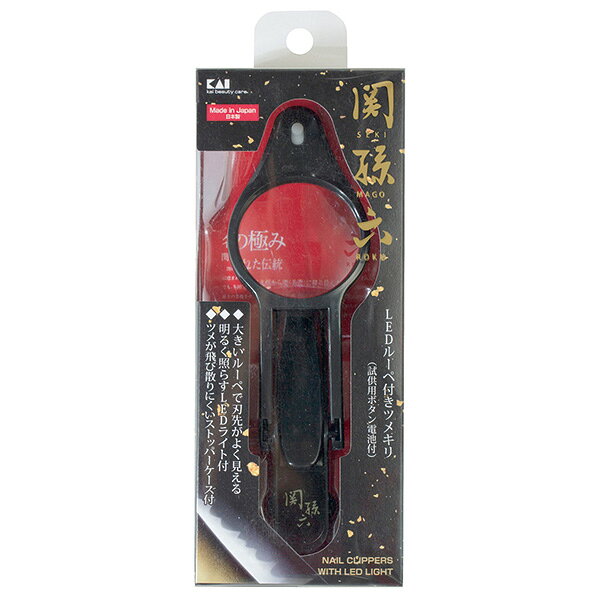 貝印の一覧はこちら●LEDルーペ付きツメキリです。●ルーペの先端に刃先を照らすLEDライトが付いたルーペ付ツメキリ 試供用電池付き。●入数:1個。●商品重量:84。●パッケージサイズ:65x180x40mm。JANCD:4901601286588【銀行振込・コンビニ決済】等前払い決済予定のお客様へ当商品は弊社在庫品ではなく、メーカー在庫品です。在庫確認後に注文確認を行い、お支払いのお願いを送信させて頂きます。休業日、14:00以降のご注文の場合は翌営業日に上記手続きを行います。お時間が掛かる場合がございます。