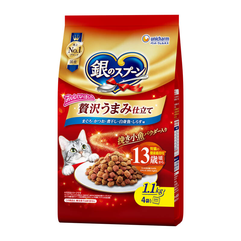ユニ・チャームの一覧はこちら■ お魚の旨みギュッと！・お魚のうまみをギュッと閉じ込めた粒に、かつお節・挽き小魚パウダー入りの風味豊かなおいしさと栄養バランスを考えたドライフードです。・腎臓の健康維持に配慮・13歳頃からの愛猫の健康に配慮した栄養バランス・必須成分であるタウリンを配合・猫の健康維持に必須成分であるタウリンを配合・おいしさと風味を逃さない小分けパック【原産国】日本【原材料・成分】穀類(トウモロコシ、コーングルテンミール、小麦粉、パン粉)、肉類(ポークミール、ビーフミール、チキンミール、チキンエキス)、動物性油脂、魚介類(フィッシュエキス、フィッシュミール、煮干パウダー、かつお節、まぐろミール、かつおミール、白身魚ミール、乾燥シラス)、酵母エキス、ミネラル類(カルシウム、塩素、コバルト、銅、鉄、ヨウ素、カリウム、マンガン、ナトリウム、リン、亜鉛)、調味料、ビタミン類(A、B1、B2、B6、B12、C、D、E、K、コリン、ナイアシン、パントテン酸、ビオチン、葉酸)、着色料(二酸化チタン、赤色102号、赤色106号、黄色4号、黄色5号)、アミノ酸類(タウリン)、酸化防止剤(ミックストコフェロール、ハーブエキス)【保証成分】タンパク質30.0％以上、脂質16.0％以上、粗繊維3.0％以下、粗灰分7.0％以下、水分10.0％以下【エネルギー】約400kcal/100g【給与方法】・1回の食事量を数回に分けて与えてください。・商品記載の表を目安に愛猫が最適な体重や状態、運動量に合わせて与えてください。【保管方法】・直射日光や高温多湿を避け、小児の手の届かない、涼しく、風通しのよい場所に保管してください。・開封後は、虫などが入らないように密閉して衛生的に保管し、早めにお使いください。・本品の空き袋をおもちゃにしないでください。【賞味／使用期限（未開封）】18ヶ月【ご注意】・猫専用の栄養設計ですので、猫以外には与えないでください。・まれに体調や体質にあわない場合もあります。何らかの異常に気づかれた時は給与を中断し、早めに獣医師に相談することをおすすめします。・天然素材を使用しているため、色や形状などにばらつきが見られることがありますが、品質に問題はありません。・旨み成分が固まったり、粒などに付着してシミのように見える場合がありますが、品質に問題はありません。JANCD:4520699319819【銀行振込・コンビニ決済】等前払い決済予定のお客様へ当商品は弊社在庫品ではなく、メーカー在庫品です。在庫確認後に注文確認を行い、お支払いのお願いを送信させて頂きます。休業日、14:00以降のご注文の場合は翌営業日に上記手続きを行います。お時間が掛かる場合がございます。
