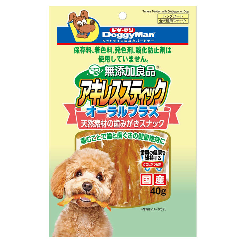 ドギーマンハヤシの一覧はこちら■ 天然素材の歯みがきスナック・何度も繰り返し噛むことで歯ぐきをマッサージしながら鍛えます。楽しく噛むことでストレス発散にも・成長期や産前産後の時期には通常の2～5倍のタンパク質が必要です。主食だけでは補いきれないタンパク質をおいしく摂取できます。・グロビゲン配合の鳥すじ肉を何度も噛むことで、歯垢を落とし口臭を軽減。さらに歯ぐきやアゴを鍛えます。【原産国】日本【原材料・成分】鳥すじ肉、還元水飴、卵黄粉末(グロビゲン)、ミネラル類(ナトリウム)【保証成分】粗たん白質55.0％以上、粗脂肪0.5％以上、粗繊維1.0％以下、粗灰分5.0％以下、水分25.0％以下【エネルギー】320kcal/100g【給与方法】・目安給与量を参考に1日1～数回に分け、おやつとして与えてください。【保管方法】・お買い上げ後は直射日光・高温多湿の場所は避けて保存してください。・開封後は密閉の上冷蔵し、賞味期限に関わらず早めに与えてください。【賞味／使用期限（未開封）】12ヶ月【ご注意】・ペットフードとしての用途をお守りください。・幼児や子供、ペットの触れない場所で保存してください。・記載表記を参考に、ペットが食べ過ぎないようにしてください。・必ず様子を見ながら与えてください。・子供がペットに与えるときは、安全のため大人が立ち会ってください。・ペットが興奮したりしないよう、落ち着いた環境で与えてください。・ペットの体調が悪くなった時は、獣医師に相談してください。JANCD:4976555827491【銀行振込・コンビニ決済】等前払い決済予定のお客様へ当商品は弊社在庫品ではなく、メーカー在庫品です。在庫確認後に注文確認を行い、お支払いのお願いを送信させて頂きます。休業日、14:00以降のご注文の場合は翌営業日に上記手続きを行います。お時間が掛かる場合がございます。※本文内の【賞味期限】について製造日からの期限を記載しております。注文日からの期限ではございませんので、ご注意ください。また勝手ながら、製造日・賞味期限の指定はお断りしております。