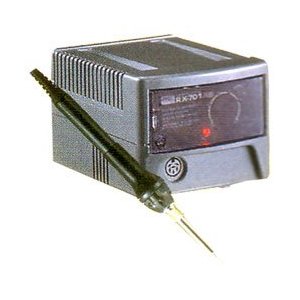 ハイパワータイプの高性能ステーション型温調はんだこて。定格電圧 100V AC 50/60Hz消費電力 65Wこて部電圧/電力 24V AC 60W温度設定範囲 200～450度絶縁抵抗(500V DC) 100MΩ以上サイズ こて部 全長195mm(コードアーマー除く) 本体 146x115x98mm重量 こて部 41g(コード除く) 本体 1.5kg(コード除く)リーク電圧 2mV以下アース抵抗 2Ω以下こて部-ステーション間コード長 1.2m電源コード 1.2m(3芯コード・アースピンプラグ)●通常5営業日以内に出荷いたしますJANCD:4975205031004【銀行振込・コンビニ決済】等前払い決済予定のお客様へ当商品は弊社在庫品ではなく、メーカー在庫品です。在庫確認後に注文確認を行い、お支払いのお願いを送信させて頂きます。休業日、14:00以降のご注文の場合は翌営業日に上記手続きを行います。お時間が掛かる場合がございます。
