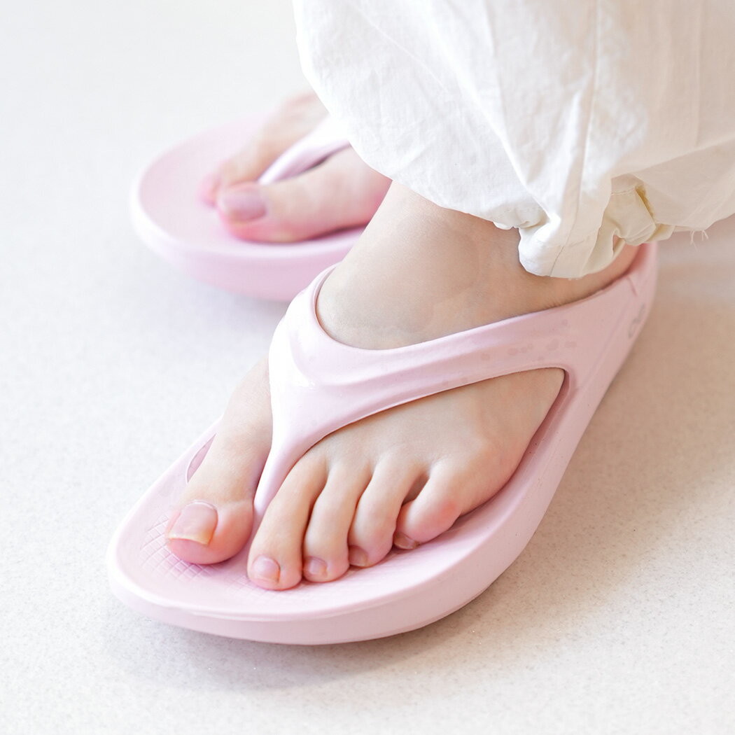Rakuten - OOFOS ウーフォス OOlala ウーララ リカバリー サンダル PRIMROSE ( ピンク トング レディース ウィメンズ 疲労回復 歩きやすい 2000070199261 )