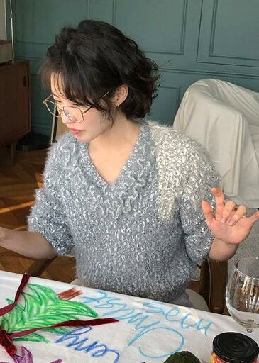 フリルVネックグリッターニット ニット セーター レディース|韓国 From Beginning|コーディブック フリルVネックグリッターニット ニット セーター レディース|韓国 From Beginning|コーディブック
