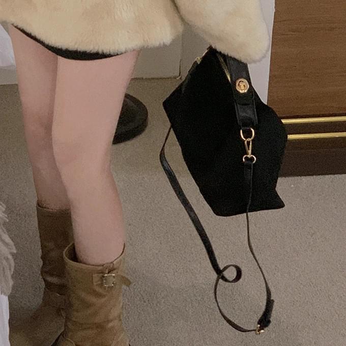 クロビーショルダーバッグ-2 color ショルダーバッグ レディース｜韓国 henique｜コーディブック