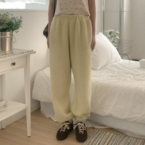 ワイパームミンクヘアリージョーガーパンツ パンツ スウェットパンツ レディース｜韓国 HEYLADY｜コーディブック