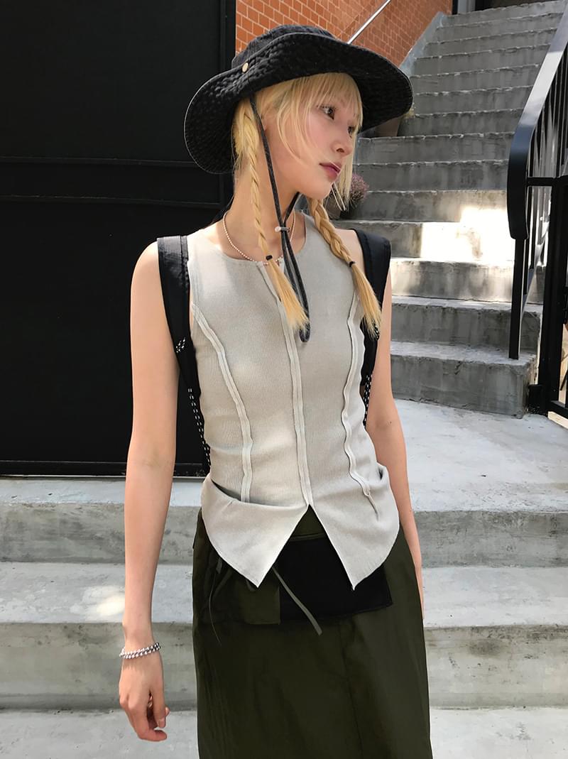 PIGMENT SLIT SLEEVELESS ノースリーブ レディース｜韓国 AAKE｜コーディブック