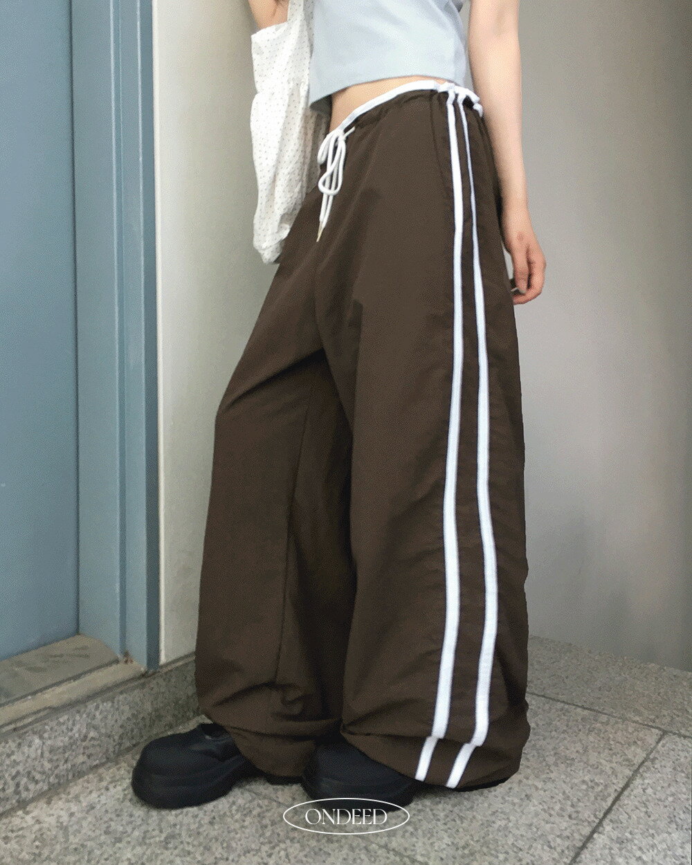 テポトラックローライズワイドナイロンパンツ パンツ レディース｜韓国 ondeed｜コーディブック(4)