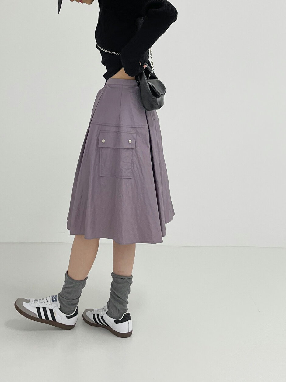 CODIBOOKのターニングナイロンミディプリーツスカート スカート レディース｜韓国 inchant me｜コーディブック｜アングル3