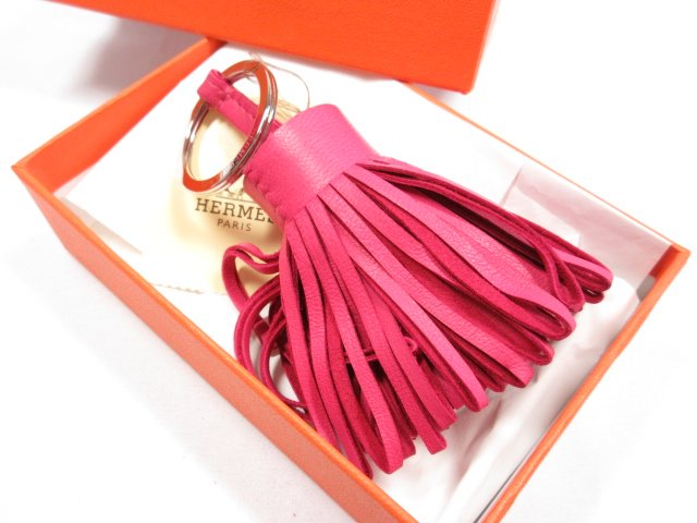 未使用 【エルメス HERMES】 カルメン タッセル レザー キーホルダー キーリング バッグチャーム (レディース) 濃いめのピンク系■7LE3670【中古】のサムネイル