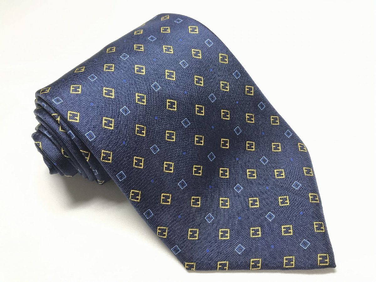 楽天市場】フェンディ ズッカ(スーツ用ファッション小物 楽天市場】フェンディ ズッカ(スーツ用ファッション小物