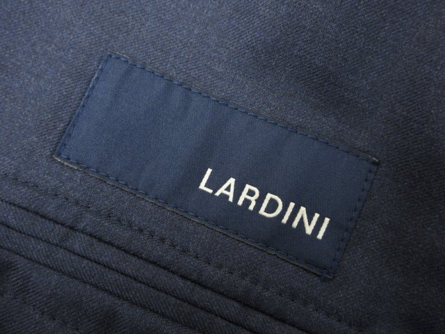 極美品【ラルディーニ LARDINI】JIN0822AQ ロロピアーナ生地 3B段返り スーツ (メンズ) size52/7REG ネイビー系 紺無地 伊製 ◯32RMS0779◯　【中古】