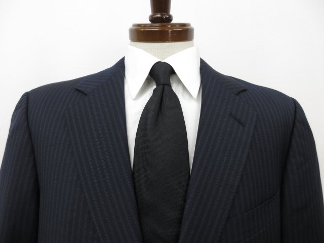 アーカイヴ【エルメネジルドゼニア】シングル2ボタン スーツ (メンズ) 48～50相当 ネイビー系 ストライプ柄 秋冬 濃紺 ◯32RMS1009◯　【中古】