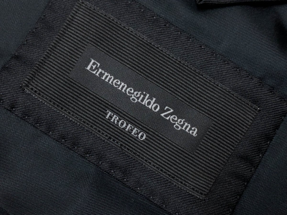 未使用【エルメネジルドゼニア Ermenegildo Zegna】 最高級 トロフェオ生地 221225 2Bスーツ (メンズ) size56R 黒無地 ◯33RMS1238◯　【中古】
