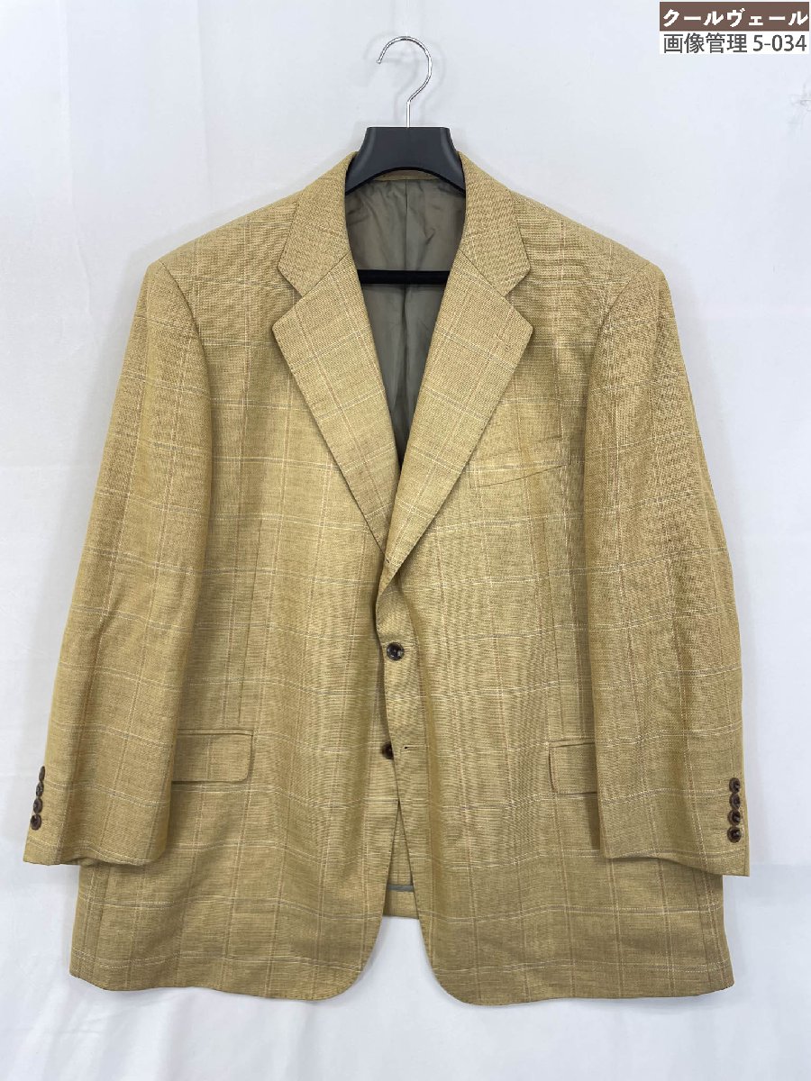 ●ブランド・B&T CLUB ビー＆ティークラブ●状態・コンディションなど・ユーズド品です。・多少の着用感、多少のスレ、袖口裏地に薄い汚れがございますがその他の状態は超美品です♪・10段階で8くらいです。・当店は簡易包装を心がけております。到着後はお客様ご自身でプレスをして下さい。●サイズ・KBE5●サイズ詳細・着丈（襟下から背中心で）約79センチ、身幅約66センチ、肩幅（直線で）約52センチ、袖丈約61センチ、ウエスト幅（第2ボタン付近）65センチ※袖出しについて※・あまり生地を触った限り1センチは出せると思いますが、本切羽や筒袖に限らず、実際には袖口の縫製をほどいて確認しないと『袖出しできる』とは断言できません。曖昧な記載になりますが、あくまでもご参考程度でお考え下さい。・多少のサイズの誤差はご容赦下さいませ。気になる方はご購入前にお問い合わせ下さいませ。・サイズ調整が必要なお客様は、ご購入後にご自身でお直しをお願い致します。当店ではお直しは一切受け付けておりません。●素材　・表地・・・ウール100％・裏地・・・キュプラ●生地・色・柄・色はイエロー系です。・全体はレッド系とブルー系の格子柄です。・フロントはシングル3ボタン段返りです。・フロントポケットは3つ、内ポケットは4つです。・裏地は背抜き仕立て、サイドベンツです。・生地的に春秋にオススメです。超美品【B&T CLUB ビー＆ティークラブ】カノニコ生地 シングル3ボタン段返り ジャケット (メンズ) sizeKBE5 イエロー系 格子柄 ●ブランド・B&T CLUB ビー＆ティークラブ●状態・コンディションなど・ユーズド品です。・多少の着用感、多少のスレ、袖口裏地に薄い汚れがございますがその他の状態は超美品です♪・10段階で8くらいです。・当店は簡易包装を心がけております。到着後はお客様ご自身でプレスをして下さい。●サイズ・KBE5●サイズ詳細・着丈（襟下から背中心で）約79センチ、身幅約66センチ、肩幅（直線で）約52センチ、袖丈約61センチ、ウエスト幅（第2ボタン付近）65センチ※袖出しについて※・あまり生地を触った限り1センチは出せると思いますが、本切羽や筒袖に限らず、実際には袖口の縫製をほどいて確認しないと『袖出しできる』とは断言できません。曖昧な記載になりますが、あくまでもご参考程度でお考え下さい。・多少のサイズの誤差はご容赦下さいませ。気になる方はご購入前にお問い合わせ下さいませ。・サイズ調整が必要なお客様は、ご購入後にご自身でお直しをお願い致します。当店ではお直しは一切受け付けておりません。●素材　・表地・・・ウール100％・裏地・・・キュプラ●生地・色・柄・色はイエロー系です。・全体はレッド系とブルー系の格子柄です。・フロントはシングル3ボタン段返りです。・フロントポケットは3つ、内ポケットは4つです。・裏地は背抜き仕立て、サイドベンツです。・生地的に春秋にオススメです。 DETAIL コンディションについて　詳しいコンディションは上記の説明欄をご確認下さい。気になる点は事前にお問い合わせ下さい。 10 新品 9 新古品・未使用品・新品同様・展示品レベルのコンディション 8 多少の使用感・着用感はありますが超美品のコンディション 7 多少の使用感・着用感はありますが美品のコンディション 6 使用感・着用感はありますが普通に使用できるコンディション 5 目立つ傷やダメージはありますが使用はできるコンディション 4〜1 訳あり・難あり・ジャンク品のコンディション