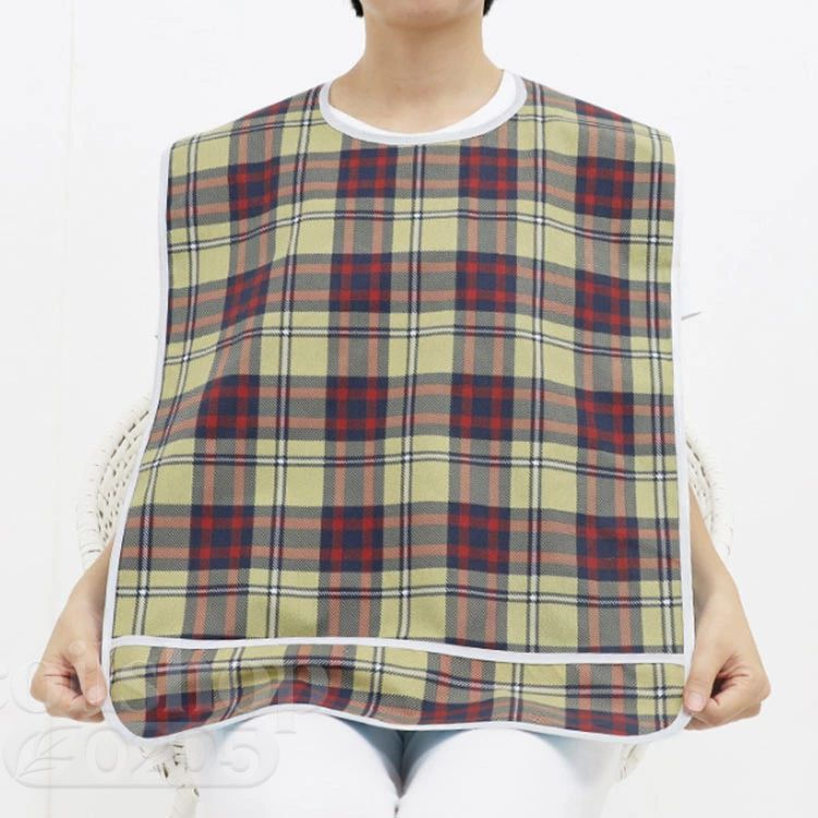 裏側PVC素材を採用した防水お食事エプロン。表は肌触り優しい布素材の2層構造で、洋服に染み込み汚す心配なし。大きなポケットで食べこぼしをしっかりキャッチ。テーブルなど汚さず、後片付けも楽チン。食事の妨げにならない計算されたサイズ感、使い勝手よい。面ファスナーで留めるから、取り外しもカンタン。 サイズ45*75cm 45*90cmサイズについての説明45*75cm　首周り約50cm 45*90cm　首周り約50cm素材ポリエステル色ブルー カーキ レッド備考 ●サイズ詳細等の測り方はスタッフ間で統一、徹底はしておりますが、実寸は商品によって若干の誤差(1cm〜3cm )がある場合がございますので、予めご了承ください。 ●商品の色は、撮影時の光や、お客様のモニターの色具合などにより、実際の商品と異なる場合がございます。あらかじめ、ご了承ください。●製品によっては、生地の特性上、洗濯時に縮む場合がございますので洗濯時はご注意下さいませ。▼色味の強い製品によっては他の衣類などに色移りする場合もございますので、速やかに（脱水、乾燥等）するようにお願いいたします。 ▼生地によっては摩擦や汗、雨などで濡れた時は、他の製品に移染する恐れがございますので、着用の際はご注意下さい。▼生地の特性上、やや匂いが強く感じられるものもございます。数日のご使用や陰干しなどで気になる匂いはほとんど感じられなくなります。