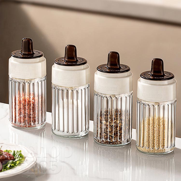 【2個セット】 おしゃれ ガラス 調味料ポット 塩入れ 260ml 透明 スパイス 調味料 スパイスボトル パッキン 密閉 調味料入れ 【2個セット】 詰め替え 丸形 保存容器 シンプル スプーン一体型 スパイス入れ キッチン用品