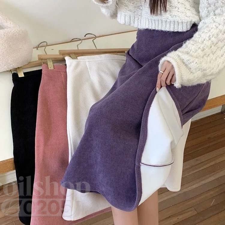 ★エレガントなフレアシルエットの、可愛いロングスカートです。★スッキリとしたストレートのシルエットながら、フレアのデザインが、ボディラインを拾わずに履いて頂けるので、タイトスカートが苦手な方も挑戦して頂きやすいアイテムです。 サイズ S M L XL 2XL サイズについての説明 S スカート丈74cm ウェスト56-66cm 体重35-47.5kgM スカート丈75cm ウェスト60-70cm 体重47.5-52.5kgL スカート丈76cm ウェスト64-74cm 体重52.5-60kgXL スカート丈77cm ウェスト68-78cm 体重60-67.5kg※上記サイズは平置き実寸になります。サイズ表の実寸法は商品によって1-3cm程度の誤差がある場合がございます。 素材 ポリエステル 色 パープル ブラック ピンク ベージュ 備考 ●サイズ詳細等の測り方はスタッフ間で統一、徹底はしておりますが、実寸は商品によって若干の誤差(1cm〜3cm )がある場合がございますので、予めご了承ください。 ●商品の色は、撮影時の光や、お客様のモニターの色具合などにより、実際の商品と異なる場合がございます。あらかじめ、ご了承ください。 ●製品によっては、生地の特性上、洗濯時に縮む場合がございますので洗濯時はご注意下さいませ。 ▼色味の強い製品によっては他の衣類などに色移りする場合もございますので、速やかに（脱水、乾燥等）するようにお願いいたします。 ▼生地によっては摩擦や汗、雨などで濡れた時は、他の製品に移染する恐れがございますので、着用の際はご注意下さい。 ▼生地の特性上、やや匂いが強く感じられるものもございます。数日のご使用や陰干しなどで気になる匂いはほとんど感じられなくなります。