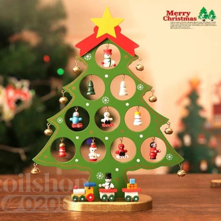 ナチュラルな雰囲気の木製クリスマスツリー可愛らしいデザインと華やかな飾り。お子様たちへのクリスマスプレゼントに最適！どこにでも置きやすいミニサイズのツリーなので、テーブルの上や玄関などちょっとしたスペースに飾れます サイズS M Lサイズについての説明S 17*22cm M 20*27cm L 26*33cm ※サイズは平置き実寸になります。 サイズ表の実寸法は商品によって1-3cm程度の誤差がある場合がございます 素材ポリエステル色グリーン ホワイト レッド備考 ●サイズ詳細等の測り方はスタッフ間で統一、徹底はしておりますが、実寸は商品によって若干の誤差(1cm〜3cm )がある場合がございますので、予めご了承ください。●製造ロットにより、細部形状の違いや、同色でも色味に多少の誤差が生じます。●パッケージは改良のため予告なく仕様を変更する場合があります。▼商品の色は、撮影時の光や、お客様のモニターの色具合などにより、実際の商品と異なる場合がございます。あらかじめ、ご了承ください。▼生地の特性上、やや匂いが強く感じられるものもございます。数日のご使用や陰干しなどで気になる匂いはほとんど感じられなくなります。▼同じ商品でも生産時期により形やサイズ、カラーに多少の誤差が生じる場合もございます。▼