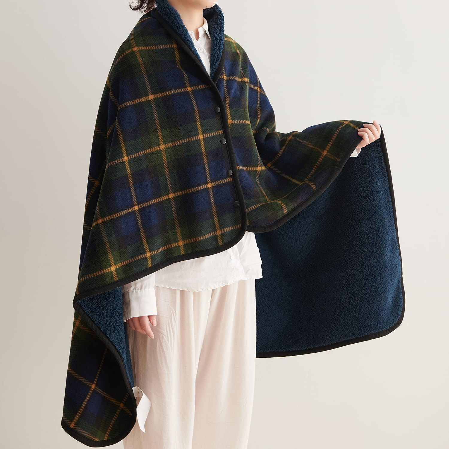 楽天colawinwinひざ掛け 4way ブランケット 大判 着る毛布 ボタン付き あったか フランネル 吸湿発熱 防寒対策 静電気防止 洗える ハーフケット 肩掛け 膝掛け 腰巻きスカート 軽量 アウトドア オールシーズン