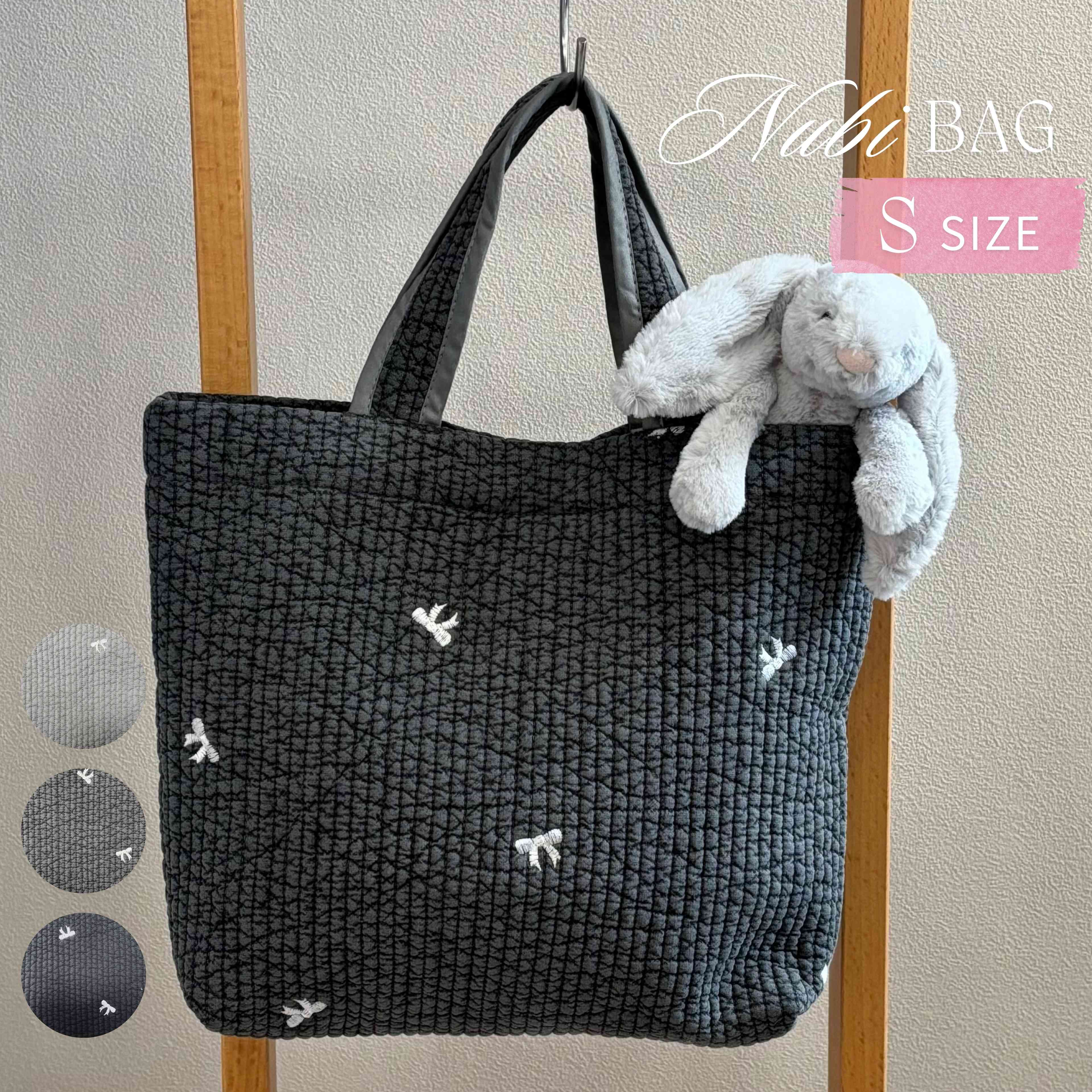 乐天商城 - 《 大人気》韓国発 〜 ふんわり軽やか♪ヌビバッグ 〜 サブバッグ かわいい リボン 刺繡 洗える 乾きやすい ご近所 ちょっとそこまで 休憩 お弁当 イブル マチあり トートバッグ タブレット 手帳 綿 重くない 縫製しっかり 丈夫 S 黒 ダークグレー ライトグレー