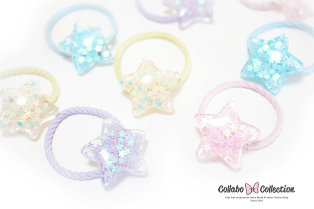 星のパーツにはもちろん星型のホログラム入り☆ クリアパーツなのでさらにキラキラ感がいっぱいです♡ パーツサイズ：2.6×2.6cm ■miniゴム ゴム太さ：約2mm 大きさ：内寸直径約3cm ◎ご注意◎ パーツデザインにつきまして海外製品の為、多少塗装の雑な面がございます。ご了承下さいませ。*画像につきましてなるべく実際のカラーに近づくよう撮影しておりますが、若干誤差が生じております！ご了承くださいませ。