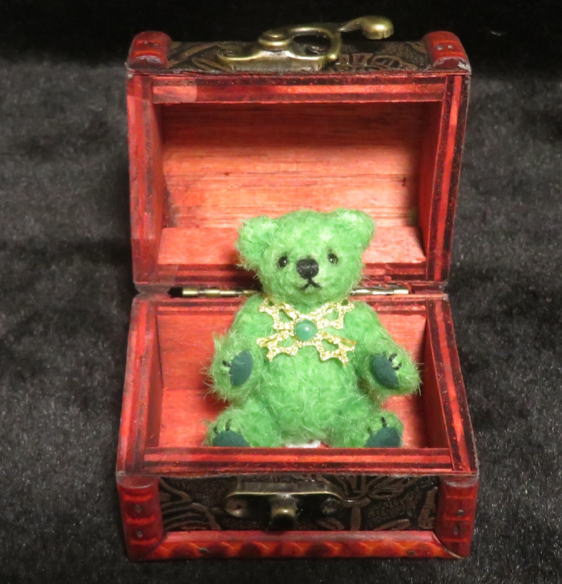 Βq efBxA Treasure Box Gh