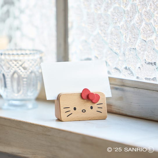 【ニチガン】 ハローキティ 木製 メモスタンド レッド オシャレ雑貨 キャラクター 収納 グッズ 天然木 カード 整理整頓 コンパクトサイズ 名刺立て