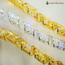 商品説明 商品名 光る リボン LED as0001 スペック ■サイズ 幅5cm×3m/5m ■光色 電球色カラフル ■リボンカラー ゴールドシルバー ■電池式 3m：単3電池 2本（電池別売り） 5m：単3電池 3本（電池別売り） 担当者 より イルミネーションが美しいリボンが登場しました！ ゴールドとシルバーのリボンカラーで高級感溢れる装飾になります。 さらに、リボン自体が光るため、夜になると美しい光の演出が生まれます。 電球色の光で温かみのある雰囲気を作りができ。 カラフル色では華やかな光の演出も楽しめます。 クリスマスツリーの飾りつけにはもちろん、プレゼントの装飾にも最適です。 長さは3mと5mという2つのサイズをご用意しております。 長さに合わせて選ぶことができるため、自由自在なデザインが可能です。 クリスマスシーズンだけでなく、一年中お使いいただけるアイテムです。 備考 【電池別売り】3m：単3電池 2本（電池別売り） 5m：単3電池 3本（電池別売り） ＜取り扱い注意事項＞ - 雨や水気のある場所での使用は避けてください。 - 電池を正しい方向に装着し、取り扱いには充分な注意をしてください。 - お子様の手の届かない場所で保管してください。