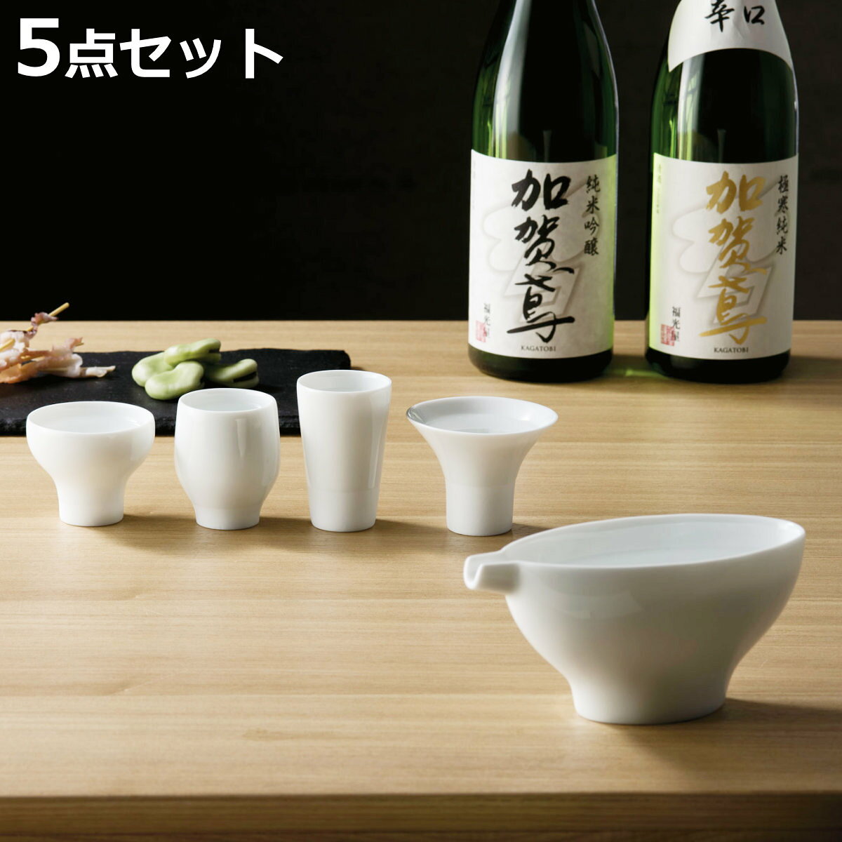サイズ【酒器】約 幅15×奥行7×高さ7.1（cm）【ワングり】約 高さ5（cm）直径：約 6（cm）【ツボミ】約 高さ6（cm）直径：約 5（cm）【ストレート】約 高さ7（cm）直径：約 4.5（cm）【ラッパ】約 高さ5.5（cm）直径：約 7（cm）容量【酒器】250ml【ワングり】50ml【ツボミ】80ml【ストレート】50ml【ラッパ】50ml内容量酒器×1個、器×4個材質磁器（美濃部焼）生産国日本製食器洗い乾燥機使用可能電子レンジ使用可能区分返品・キャンセル区分（不可）ギフトラッピングページを見る●形状の異なるお猪口で日本酒の飲み比べが楽しめるセットです。●同じお酒でも香りや口当たりの違いを味わえます。●ワングリ、ツボミ、ストレート、ラッパなど個性豊かな形状です。●ご自宅で気軽に飲み比べを楽しめます。●電子レンジ●食洗機対応でお手入れも簡単です。おすすめポイント形の違いで味わいを楽しむ 飲みくらべ5点セット　日本酒や冷酒をより美味しく楽しむための飲みくらべセットです。異なる形状のお猪口がセットになっており、同じお酒でも香りや口当たりの違いを感じながら楽しめます。ご自宅で気軽に飲みくらべができるのが魅力です。器ごとに異なる味わい口元の広さや形状の違いによって、お酒の香りの広がり方や舌に届く印象が変化します。お気に入りのお酒を注いで、それぞれのお猪口で飲み比べる楽しさを味わえます。ワングリ・・・舌の真ん中で旨みを味わいますツボミ・・・香りながら舌先で少しずつ味わえますストレート・・・スーッと口の奥に届きますラッパ・・・口の中いっぱいに広がります商品詳細電子レンジ・食洗機対応電子レンジ対応なので、温め直しにも便利です。食洗機にも対応しているため、お手入れしやすく毎日気軽にお使いいただけます。セット商品ご注意点陶器・磁器商品の特性について原料や製造方法により、上記のような特性がみられる場合があります。ひとつひとつのうつわの持つ個性、温かみある風合いとしてお楽しみいただければ幸いです。※上記特性の度合いは、商品によって異なります。※商品の色味は、お客様のお使いのモニター設定、お部屋の照明等により実際と異なる場合がございます。※上記理由による、返品・交換はお受けできません。ご了承の上お買い求め下さいますようお願い致します。関連キーワード：陶磁器 磁器製 レンジ 対応 食洗機 OK 食洗 洗える お手入れ 簡単 テーブルコーディネート テーブルウェア キッチン用品 キッチン雑貨 雑貨 グッズ プレゼント ギフト 贈り物 自宅用 普段使い 便利 おすすめ 大皿 メイン 関連商品はこちら盃 虹のスキャット 猪口 1,320円お猪口 吉祥 ジパング ペア猪口セット 22,000円杯 富士猪口 4,400円お猪口 80ml 隠れ窯 映 食器 和食器 酒1,870円コップ 燕研磨F ステンレスぐい呑み 日本製 1,870円廣田硝子 グラス 吹雪 ぐい呑み 1,650円グラス 薄葉 うすよう 杯 1,100円廣田硝子 グラス 吹雪 ぐい呑み ピンク 1,980円コップ 燕研磨F ステンレスぐい呑み2個組 日3,980円グラス 薄葉 うすよう 杯 5,980円廣田硝子 グラス 吹雪 ぐい呑み クリア ピン1,650円～コップ あやなみ 立涌ロックカップ 190ml825円