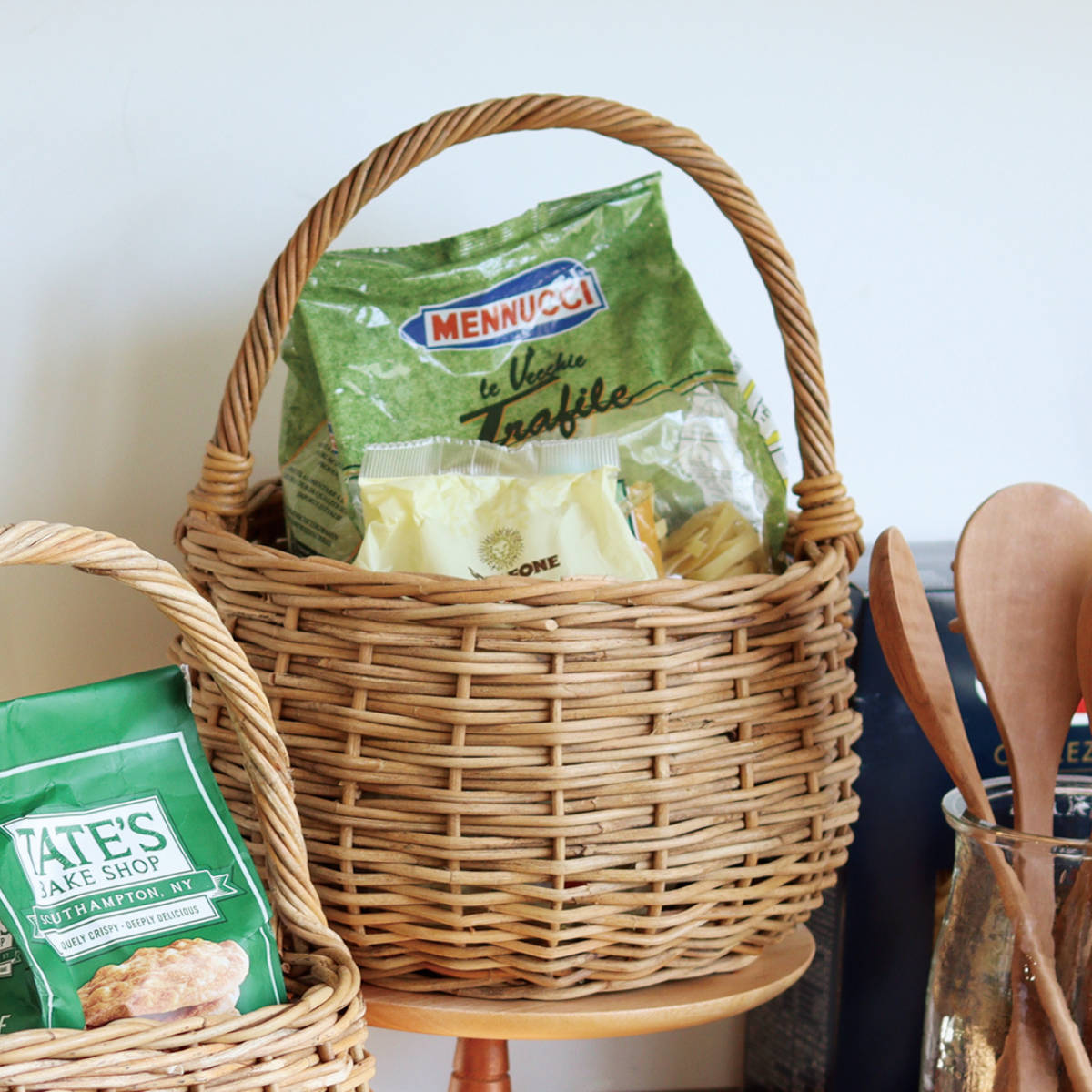 バスケット アラログ グリーンバスケット ラウンド ラタン （ かご カゴ 収納 直径26cm 皮付き 天然素材 アジアン雑貨 ハンドメイド 収納かご 丸 藤 小物収納 持ち手付き 果物 手編み 小物入れ おしゃれ インテリア 見せる収納 ） 【3980円以上送料無料】