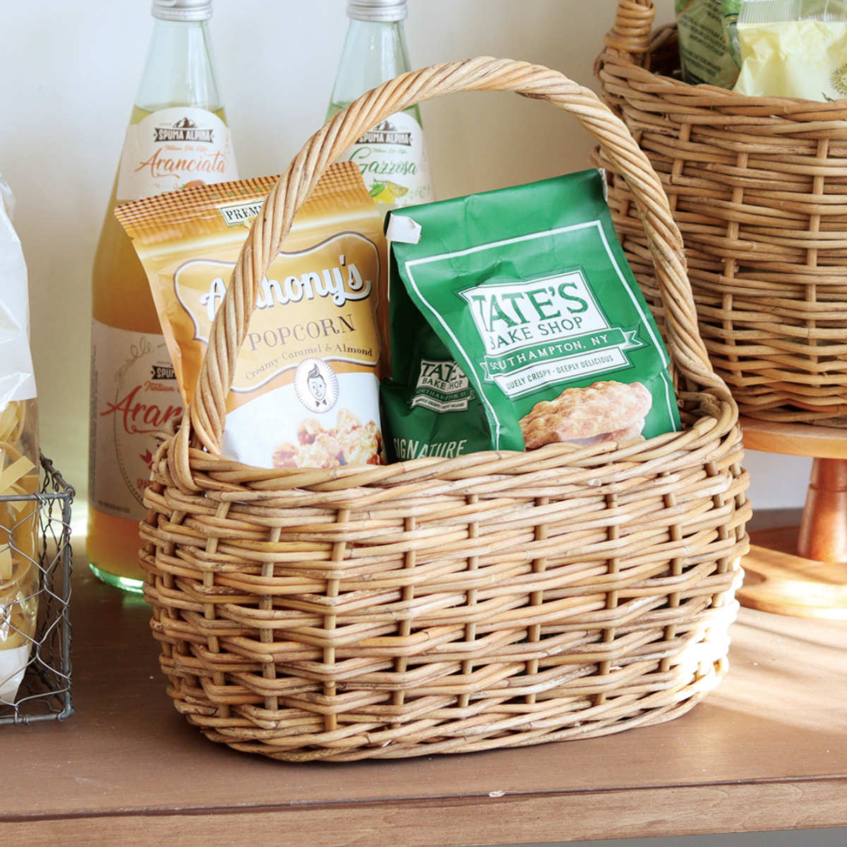 バスケット アラログ グリーンバスケット オーバル ラタン （ かご カゴ 収納 皮付き 天然素材 アジアン雑貨 ハンドメイド 収納かご 丸 藤 小物収納 持ち手付き 果物 手編み 小物入れ おしゃれ インテリア 見せる収納 ） 【3980円以上送料無料】