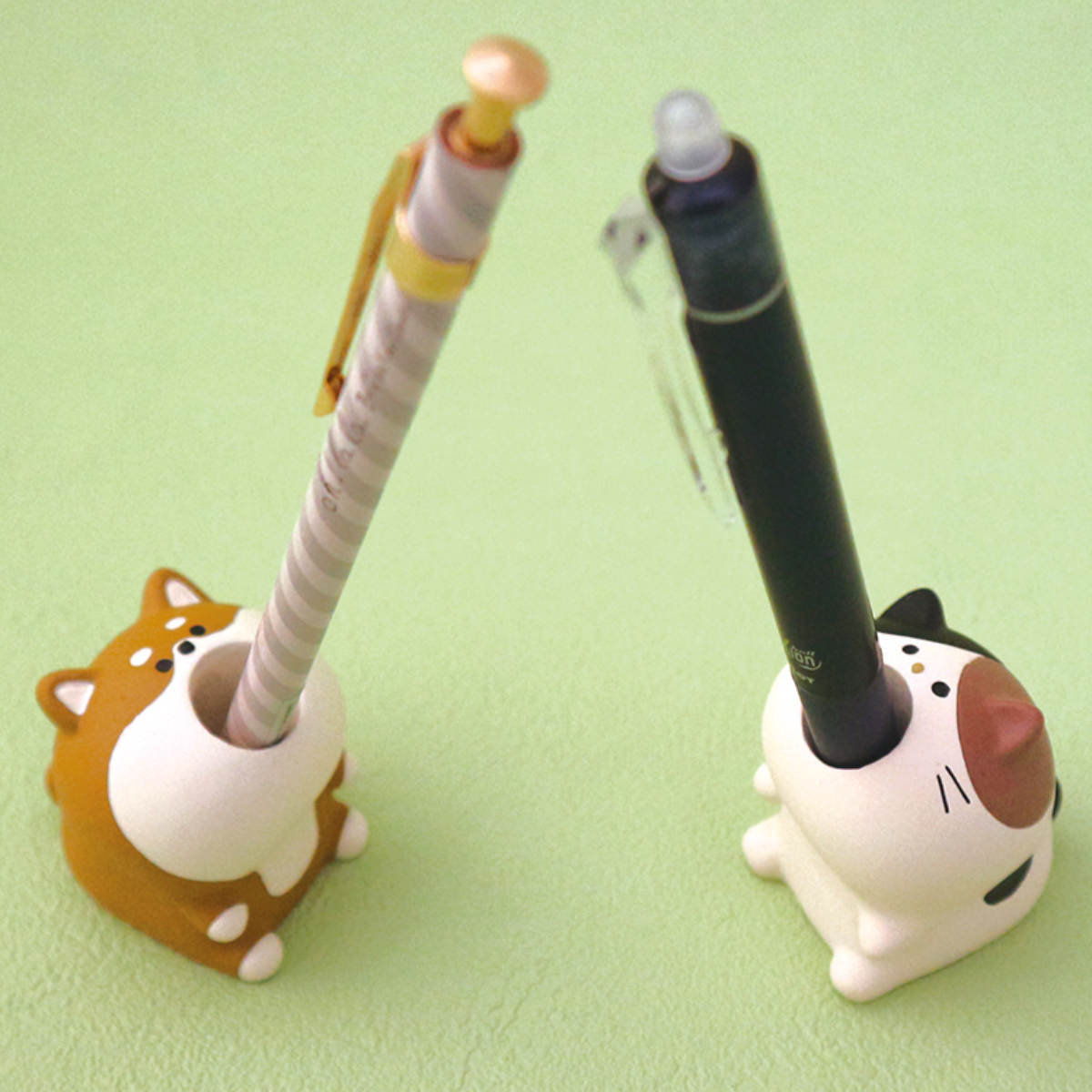 ペンスタンド はらぺこアニマル イヌネコ ( ペン立て ペンホルダー 1本 いぬ ねこ かわいい 動物 グッズ 文房具 雑貨 デスク 机 オフィス インテリア ...