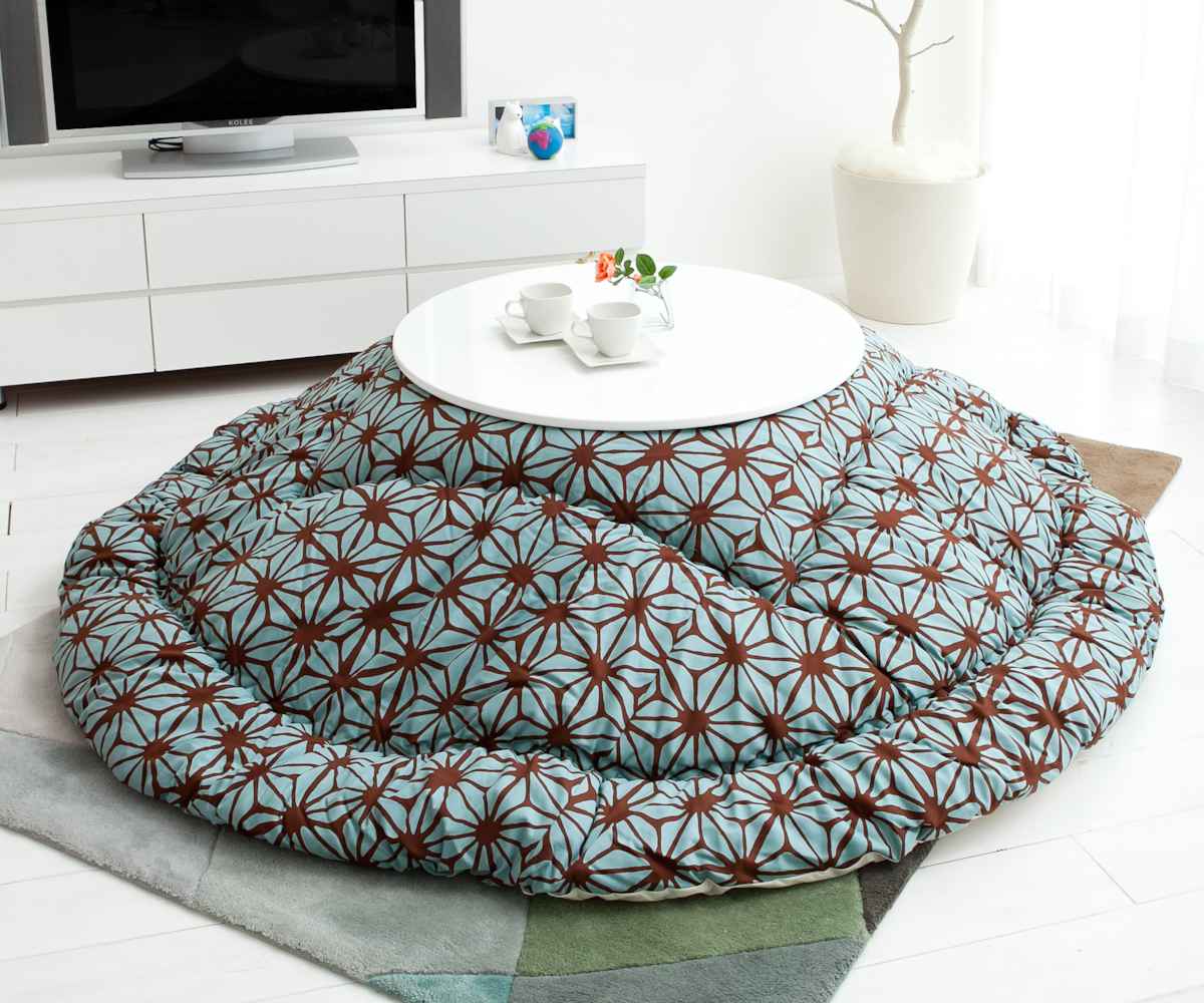 こたつ布団 円形 厚掛け 直径240cm 丸 日本製 綿100% 消臭 ( 送料無料 コタツ布団 こたつ掛け布団 こたつふとん コタツ ふとん 布団 抗菌 厚手 幾何学模様 おしゃれ 国産 あったかい キルティング 厚掛け布団 炬燵 )【3980円以上送料無料】 [3]