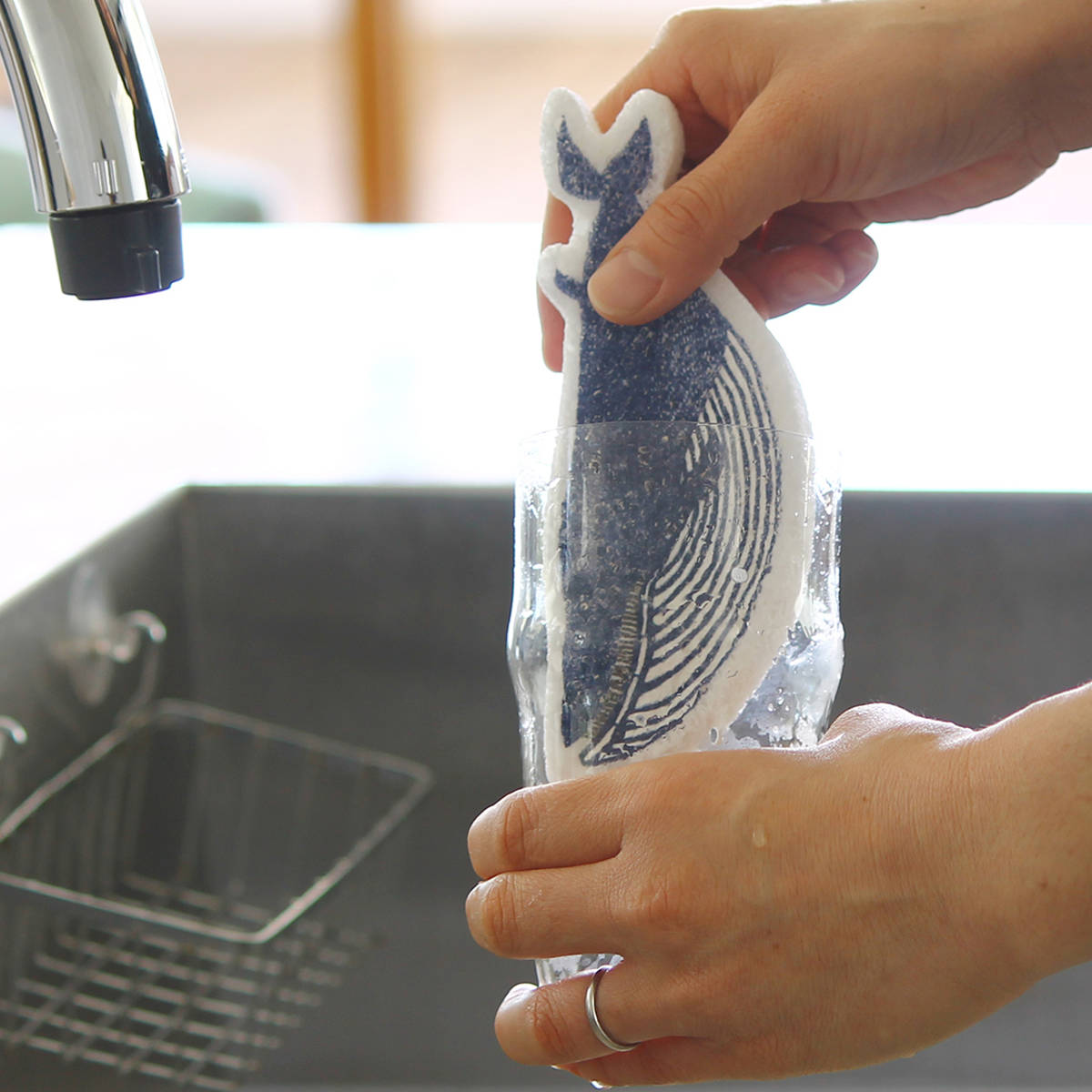 キッチンスポンジ e.ポップアップスポンジ kata kata 型抜き くじら ホワイト （ 日本製 ...