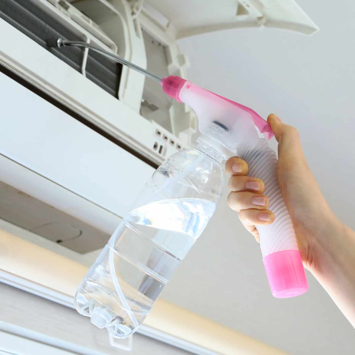 掃除スプレー ペットボトル専用 加圧式 ロングノズル付き （ ペットボトルスプレー 取り付け 簡単  ...