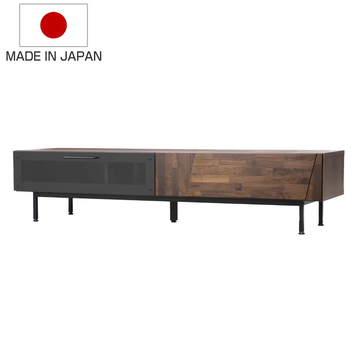 サイズ約 幅169.4×奥行44.7×高さ38.5（cm）重量約 39kg内容量1台材質本体：プリント紙化粧繊維板天板：強化紙化粧繊維板脚部・引手：スチール引出し前板：ウォールナット扉前板：4mm強化ダークグレーガラス生産国日本製アジャスター付き引き出し1段あたり耐荷重5kg天板耐荷重40kg適応テレビサイズ55型〜70V型組立状態完成品（一部取付）梱包サイズ本体：幅171×奥行47.5×高さ23.5（cm） 38kg脚部：幅149×奥行19.5×高さ11（cm） 4.1kgお届け梱包数2個口注意事項※お客様のお使いのモニター設定、お部屋の照明等により色味が実際と異なる場合があります備考※天然素材を使用している為、大きさ、色味に若干の個体差がございます区分返品・キャンセル区分（不可）テレビ台 ローボード ヴィンテージ調 ダークガラス扉 日本製 幅170cmおすすめポイントモダンなデザインのテレビボード　幅約170cm異素材の組み合わせがモダンなデザインのテレビボード 幅170cmです。リビングに置きやすいサイズ感で、圧迫感が少ないので、お部屋を広く感じさせてくれます。ソファや床に座った状態で見やすい高さです。商品詳細前板は天然木を使用前板はウォールナットを使用しております。木目を繊細に組み替えたデザインは天然木ならではの味わいと美しさがあり、お部屋の雰囲気を上質な空間に高めてくれます。使えば使うほど経年変化を楽しめます。扉を閉めたままリモコン操作できるシンプルな取っ手と、うっすらグレーがかった上品なガラス扉は4mmの強化ガラスです。 扉を閉めたままでもリモコン操作が可能で、ストレスフリーかつ内部を隠せる仕様です。配線に便利なコード穴付き扉内の背面はコード穴があるので、ルーターなどの機器の配線を後ろに通していただけます。まとまりにくい配線も片付いた印象になります。一番奥まで取りやすいフルオープン仕様引出しは奥までしっかり全開できる、フルスライドレールを採用しています。テレビ周りの小物類をすっきり収納できます。コードスリット天板にはコード抜きの欠き込みがあるため、壁にぴったり設置しても配線を裏に通すことができます。アジャスター付き底面、脚部にはアジャスター付きです。商品画像サイズご注意点※お客様のお使いのモニター設定、お部屋の照明等により色味が実際と異なる場合があります関連キーワード：TVラック AVラック AV収納 棚 リビングボード 約 幅170 奥行45 高さ39 cm センチ ビンテージ調 木目 スライドレール 引出し 引出 インテリア 家具 リビング AV機器 55V型 55インチ 58V型 58インチ 60V型 60インチ 65V型 65インチ 70V型 70インチ 新生活 新婚 寝室 新居 新築 人気 おしゃれ お洒落 オシャレ 関連商品はこちらテレビ台 幅180cm ローボード ルーバーデ67,800円テレビ台 幅150cm ローボード ルーバーデ54,980円テレビ台 幅120cm ローボード ルーバーデ44,000円ローボード テレビ台 ヴィンテージ調 シンプル39,880円ローボード テレビ台 ヴィンテージ調 シンプル29,680円ローボード 漆黒デザイン DERNO 日本製 56,800円テレビ台 ローボード ブロックデザイン アカシ49,680円テレビ台 ローボード 天然木前板 ダークガラス96,900円テレビ台 ローボード 天然木前板 ダークガラス88,800円テレビ台 ローボード 天然木前板 ダークガラス83,100円テレビ台 幅119cm ローボード フラップ扉11,280円テレビ台 ローボード 石目調 日本製 幅18055,980円
