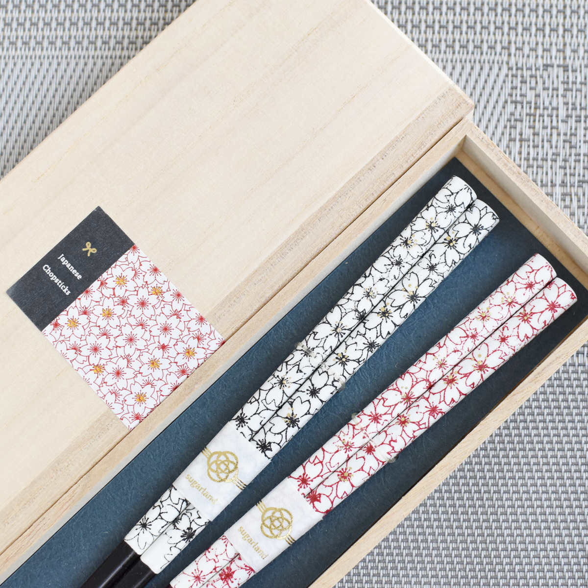 箸 モダン桜 桐箱入箸2膳セット （ 夫婦箸 23cm ペアセット 食洗機対応 天然木 2膳セット 桐箱入り お箸 滑り止め カトラリー 日本製 ペア箸 木のお箸 高級感 贈り物 上品 和風 和モダン ）【3980円以上送料無料】 colorfulbox-10205881 お弁当グッズのカラフルボックス サンプル画像3
